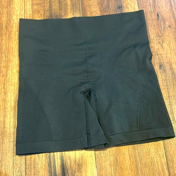 Lululemon shorts - Picture 3 of 3